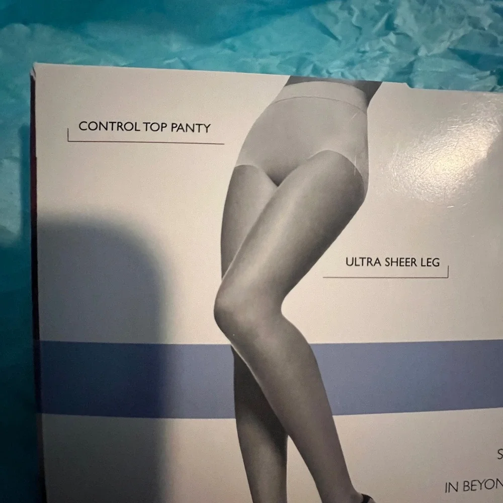 Hanes Silk‎ Reflections Beyond Bare Toeless Control Top Pantyhose Beyond Natural